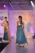 Model walks for Manali Jagtap Show at Global Magazine- Sultan Ahmed tribute fashion show on 15th Aug 2012 (219).JPG